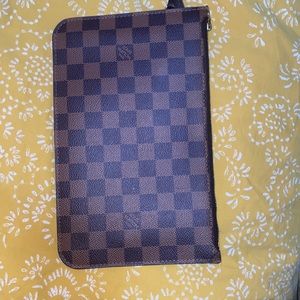 Louis Vuitton neverfull pouch